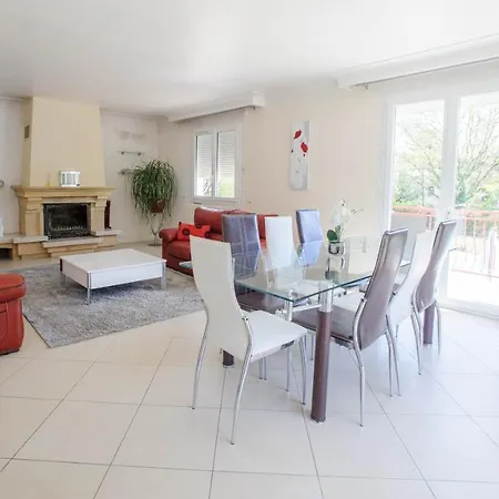 De Moderne A Cote De Bergerac Villa *