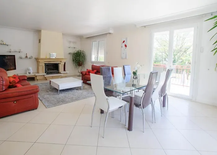 De Moderne A Cote De Bergerac Willa *