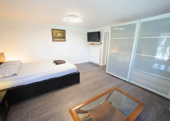 De Moderne A Cote De Bergerac *