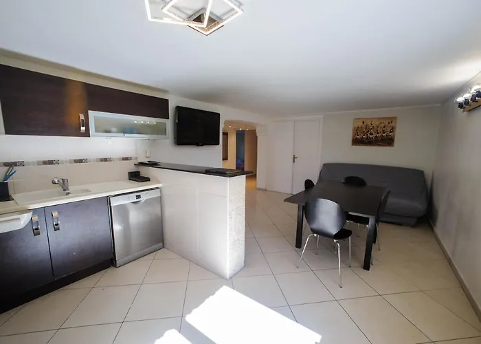 De Moderne A Cote De Bergerac *