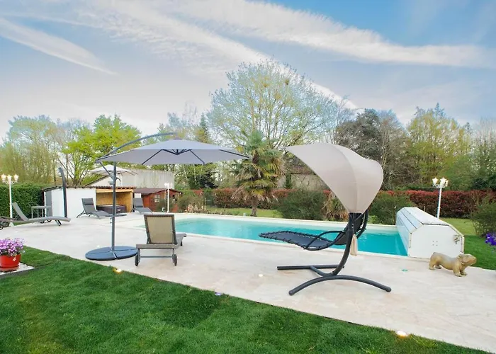 De Moderne A Cote De Bergerac Prigonrieux